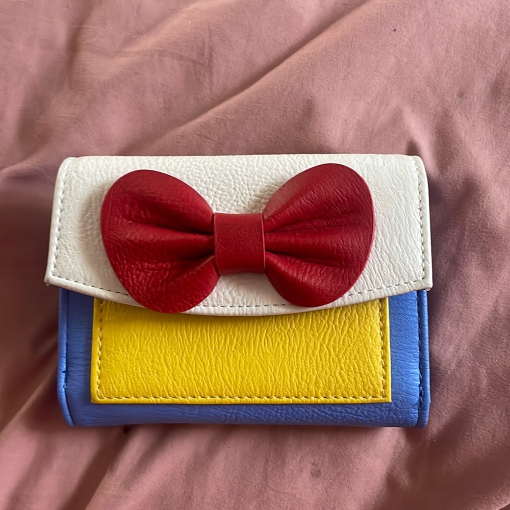 Snow White Disney Loungefly wallet